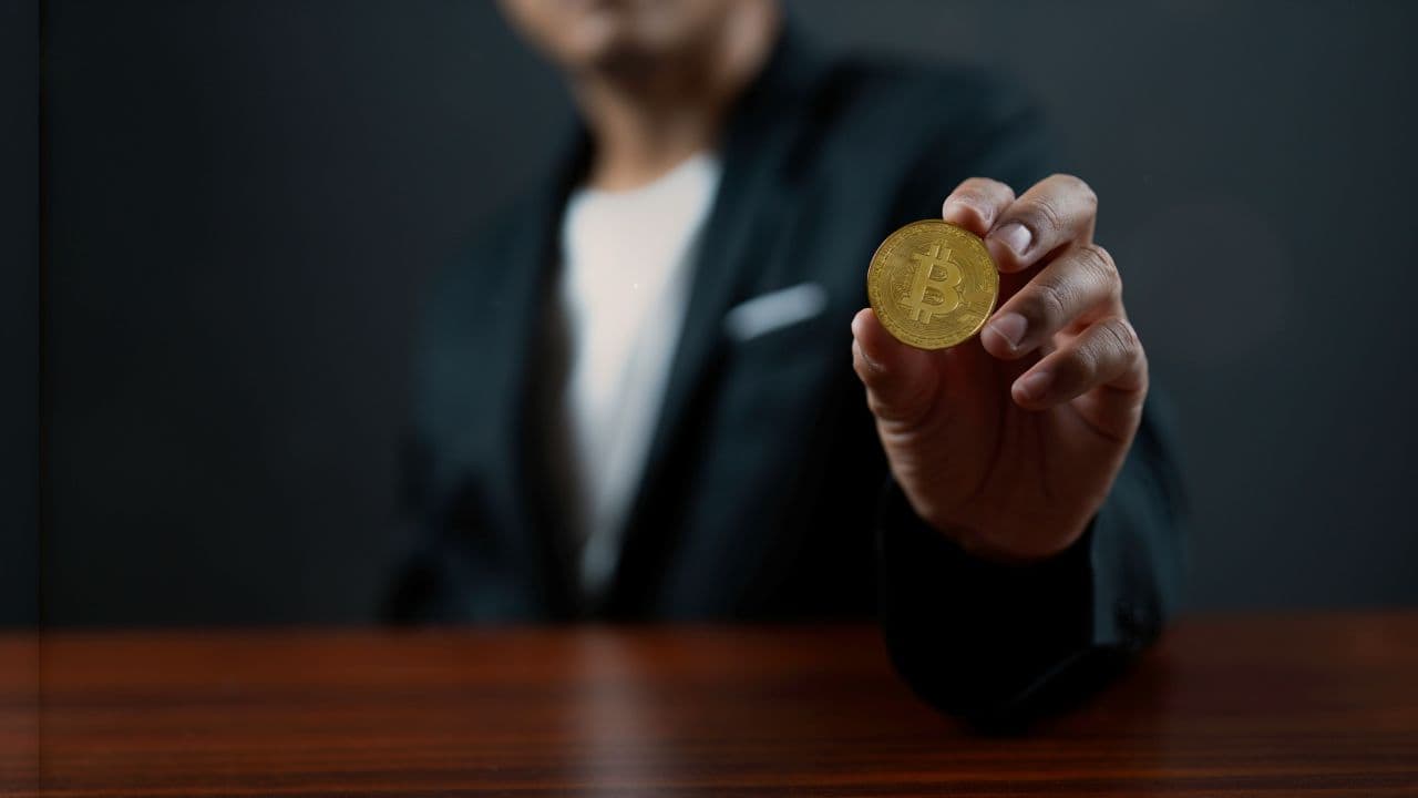 Bitcoin Trades Mostly Sideways Even as US Hiring Surged in March