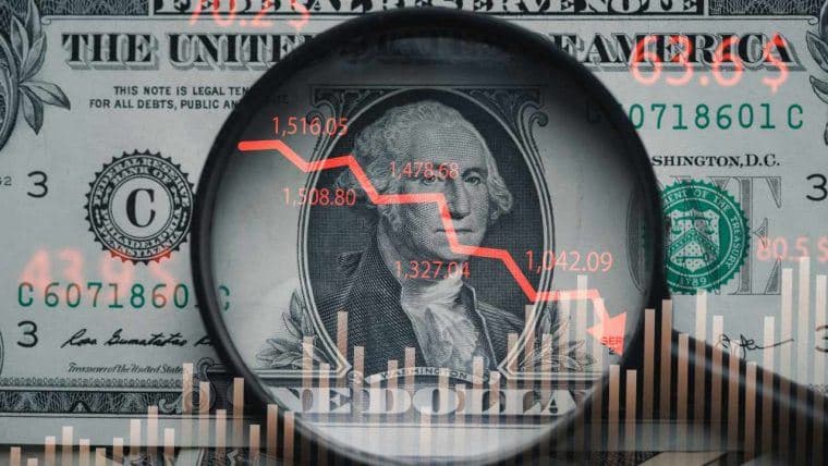 La dedollarizzazione accelera: un funzionario russo dettaglia lo spostamento della valuta dei BRICS