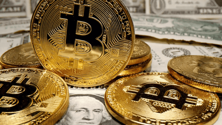 Uncorrelated and Unshaken: Bitcoin Gains Favor as Wall Street Crashes