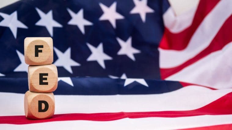 Сенатор США критикує ФРС за фейкові криптореформи та показові трюки без реальних змін