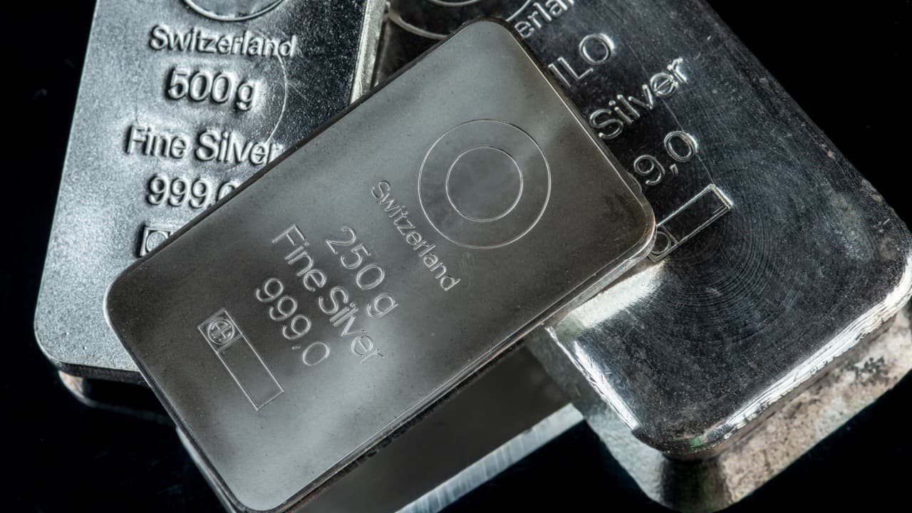 Robert Kiyosaki Says Silver Will Outrun Bitcoin and Gold With Explosive Momentum