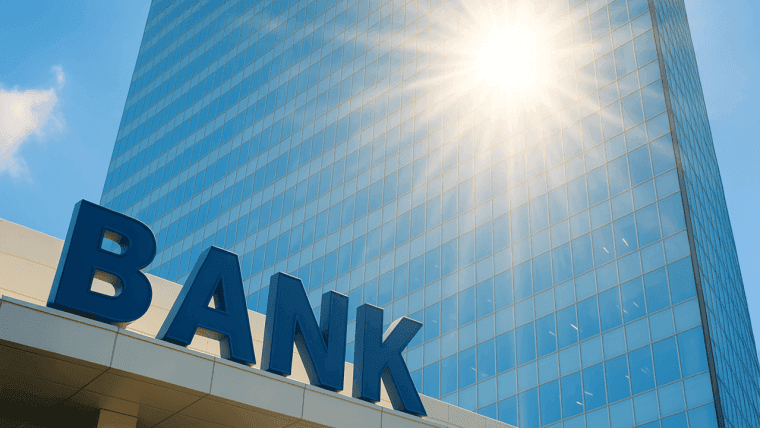 Stablecoins Devin Voga de Masă: 9 din 10 Instituții Financiare Acum le Implementează, spun Directori