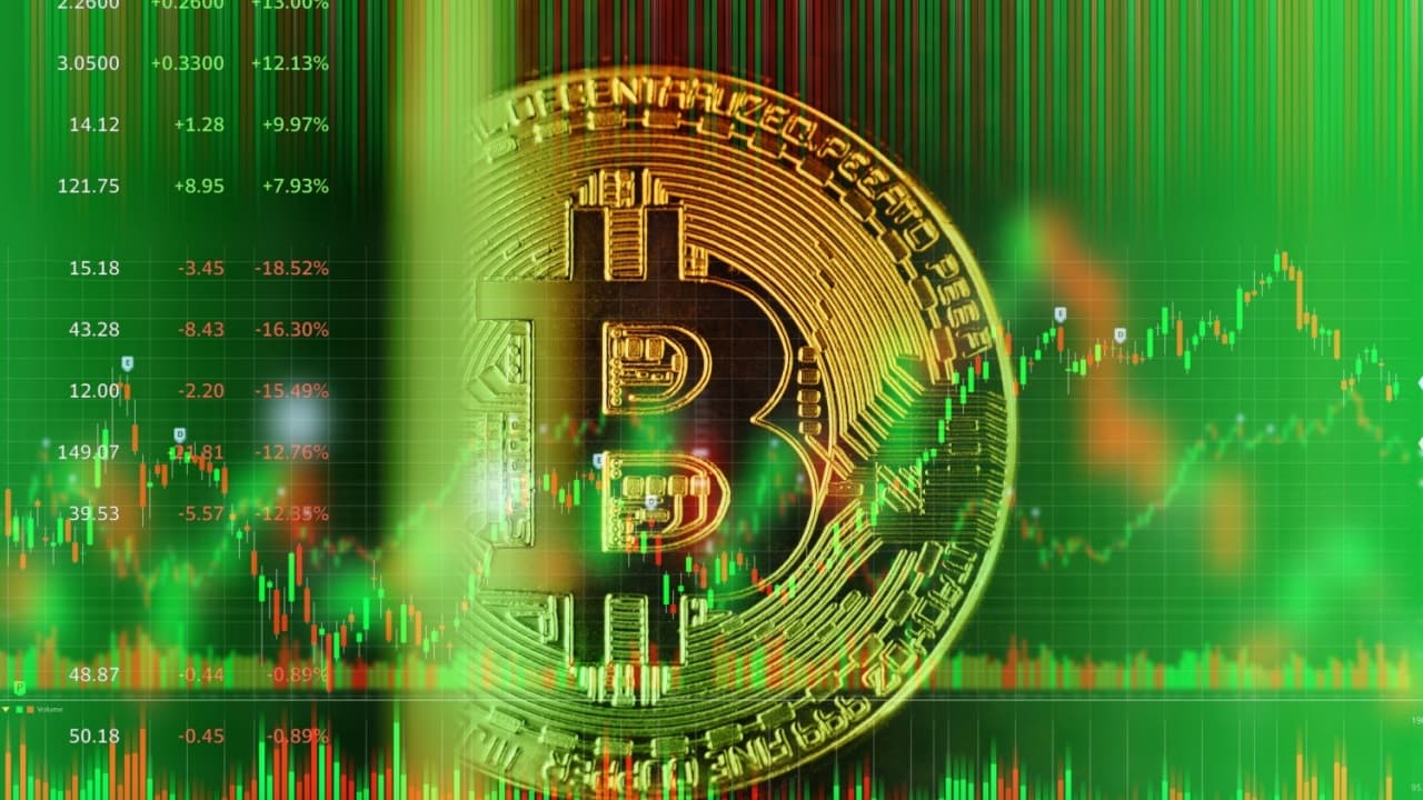 Fundusze ETF na kryptowaluty kończą tydzień mocnym akcentem: 260 milionów dolarów do funduszy ETF na Bitcoin, 22 miliony dolarów do funduszy ETF na Ether.
