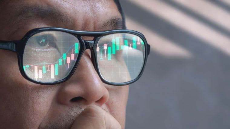 Bitcoin wzrasta, gdy rynki akcji i kryptowalut rosną.