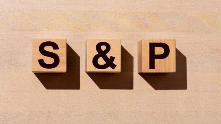 Bitcoin pozostaje stabilny, podczas gdy S&P 500 osiąga nowy rekord wszech czasów.