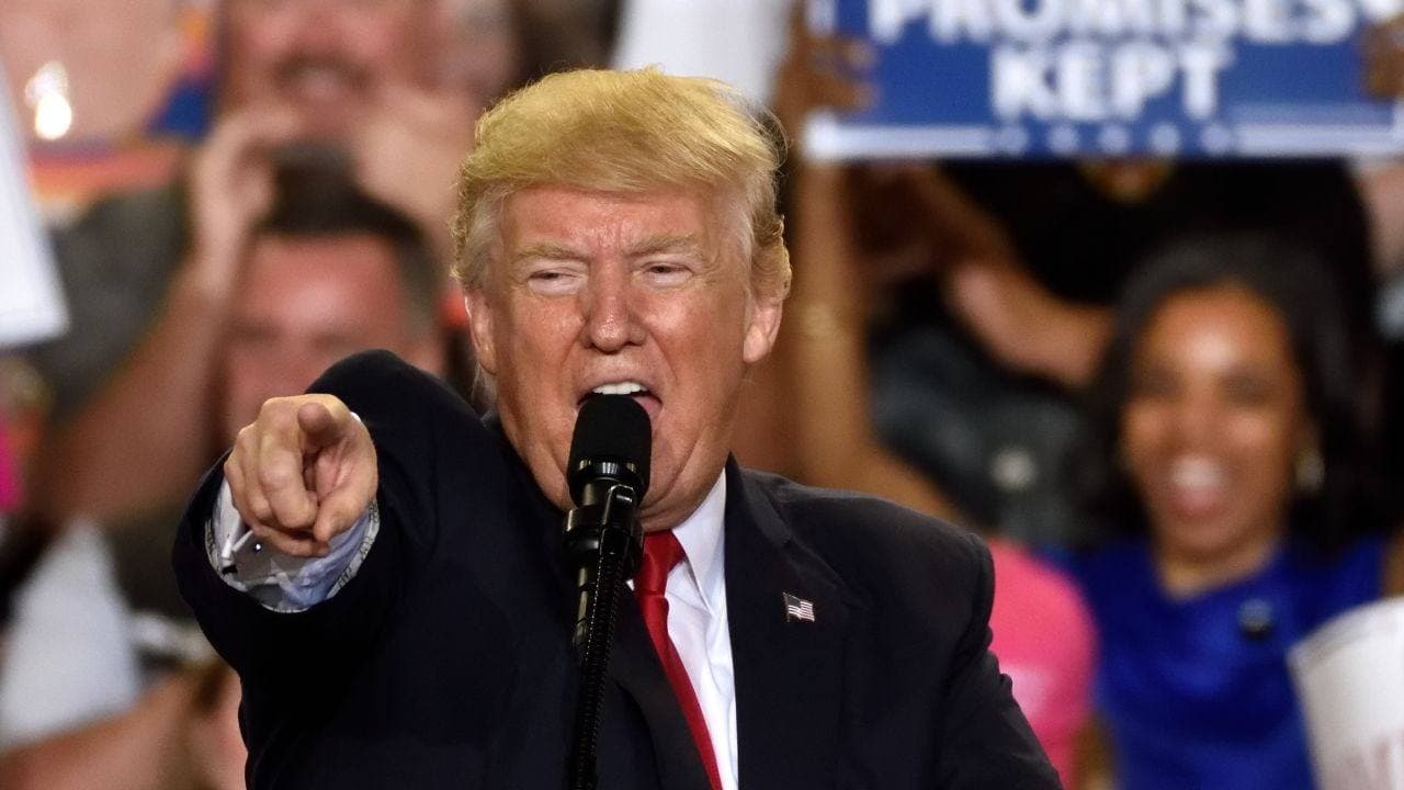 Bitcoin handler sidelæns, efter Trump igen kritiserer Powell