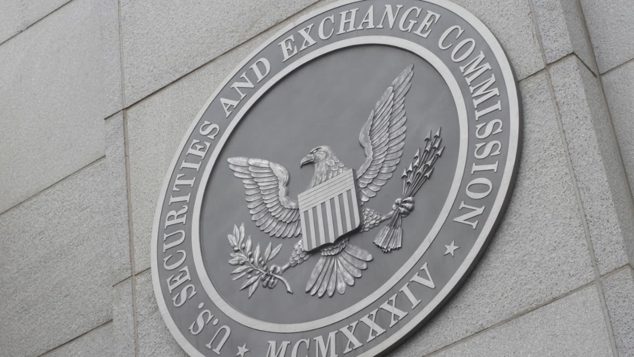 SEC Commissioner Rejects DeFi Overreach, Defends Core US Principles