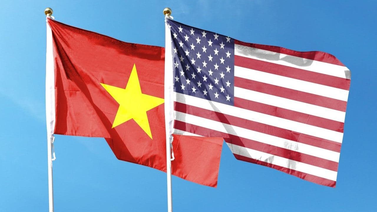 비트코인과 주식, 트럼프의 베트남 거래 후 상승