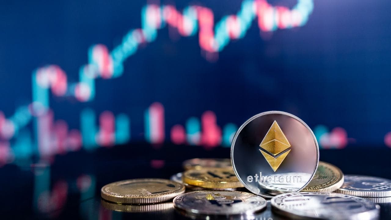 Gli ETF su Ether Avanzano con Ingressi di $297 Milioni mentre gli ETF su Bitcoin Rompono la Striscia Positiva
