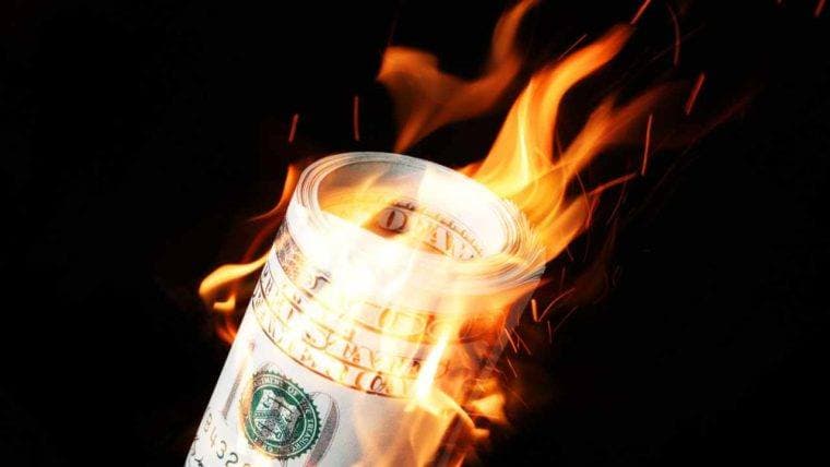 La domination du dollar américain sous le feu alors que les sanctions poussent les nations vers des alternatives