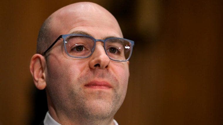 Trump Menominasikan Stephen Miran sebagai Gubernur Fed Baru