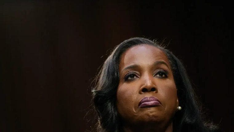 Trump Ingin Memecat Gubernur Fed Lisa Cook