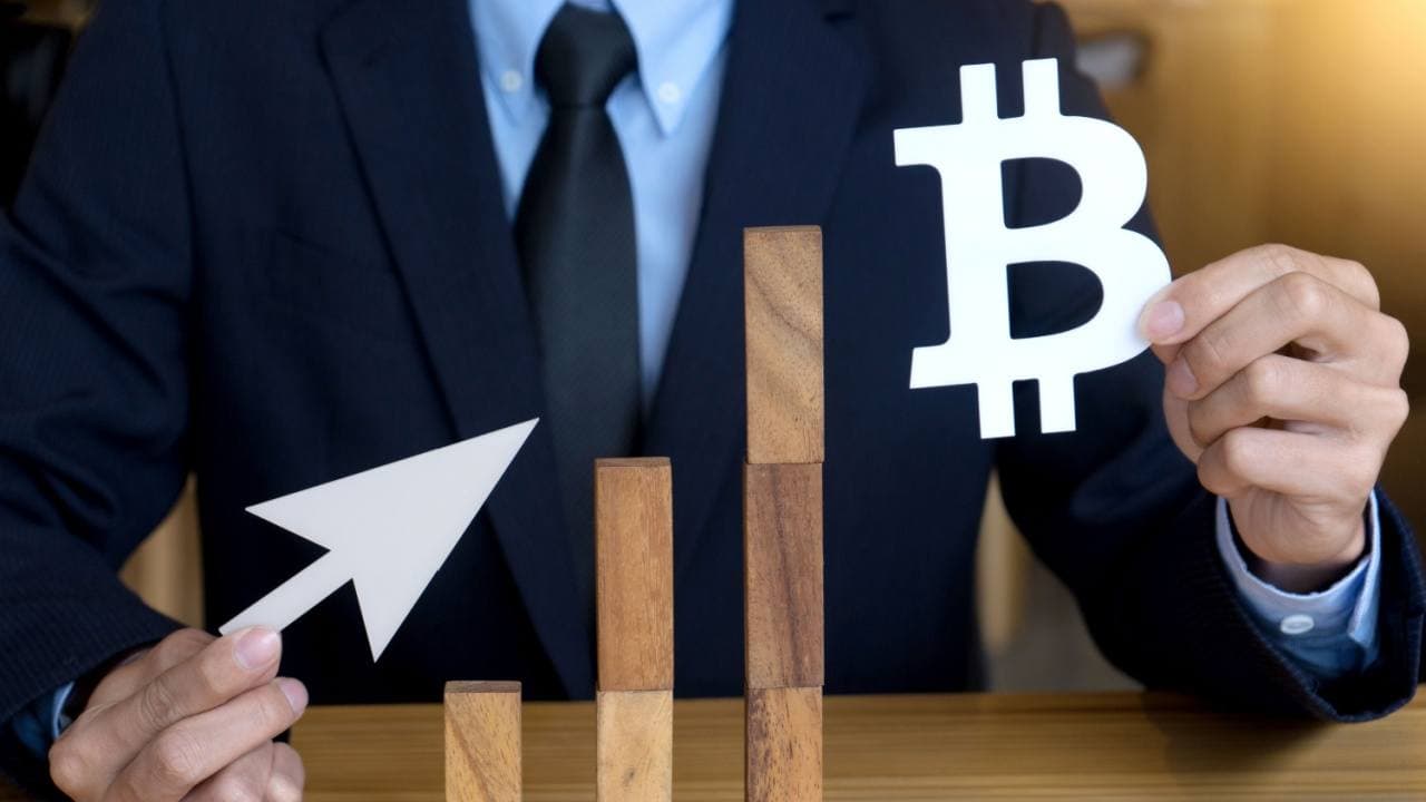 ETF Flows Split: تدفق بقيمة 333 مليون دولار إلى صناديق البتكوين بينما تسحب صناديق الإيثرات 135 مليون دولار