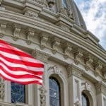 CEO Coinbase je presvedčený o dohode „win-win-win“ medzi Bielym domom, bankami a kryptom