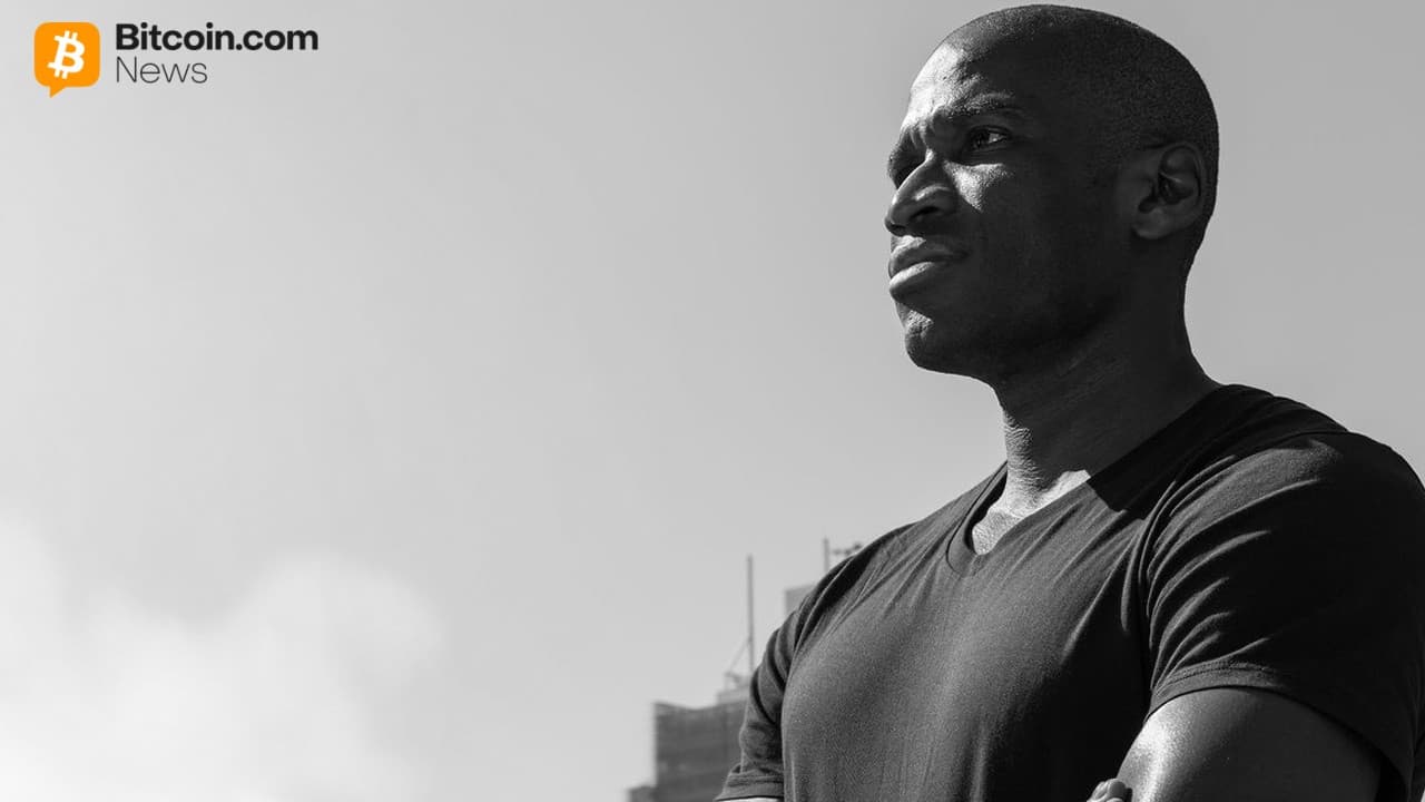 アーサー・ヘイズ氏は、戦争関連支出による資金流入を受けて、年末までにビットコイン価格が12万5000ドルに達すると予測しています。