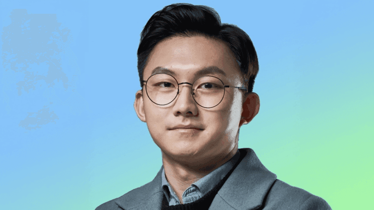 Enquanto os principais analistas assumem uma postura pessimista em relação ao Bitcoin, o CEO da Cryptoquant permanece praticamente sozinho