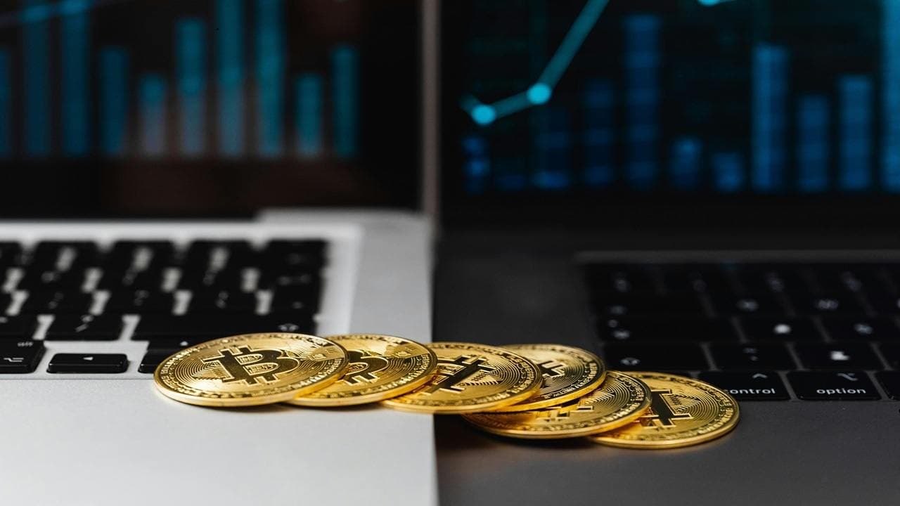 Is Bitcoin Bottoming? MVRV Falls to 1.1, Entering the 'Cheap Zone' That Marked Every Major Low Since 2018
