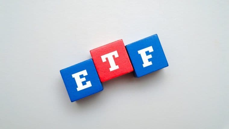 ブラックロックとフィデリティが主導する暗号資産の広範な売り圧力により、ビットコインETFは6億9600万ドルの損失を計上しました。