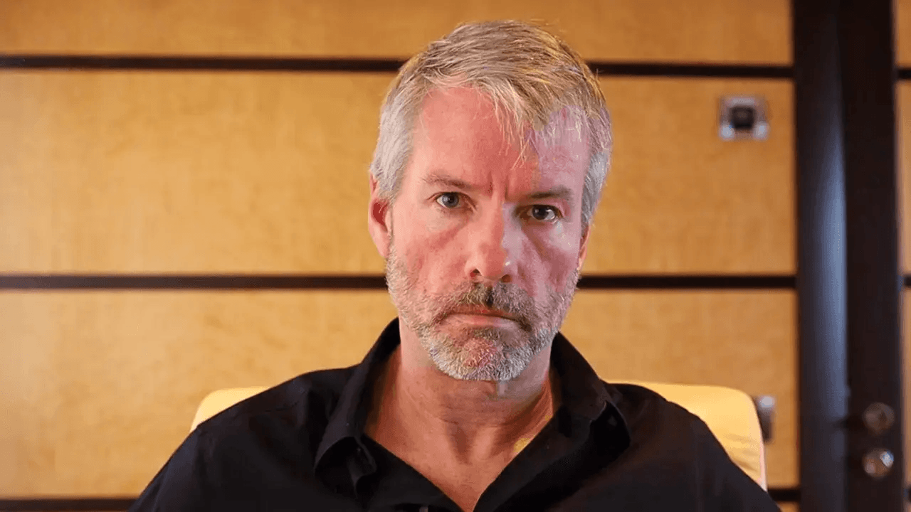 Community Clashes Over Strategy's First Bitcoin Sale in 4 Years as MSTR Craters 7%