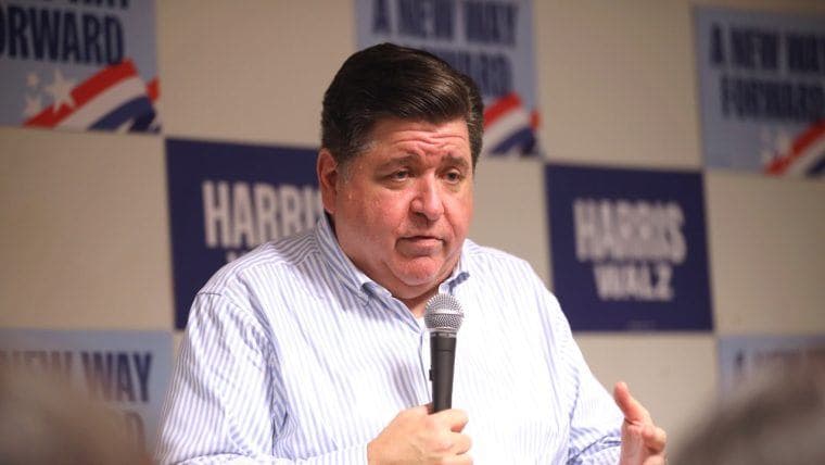 Gabenor Illinois JB Pritzker Meluluskan Cukai Kripto 0.2% bagi Setiap Pemindahan Bermula 2027