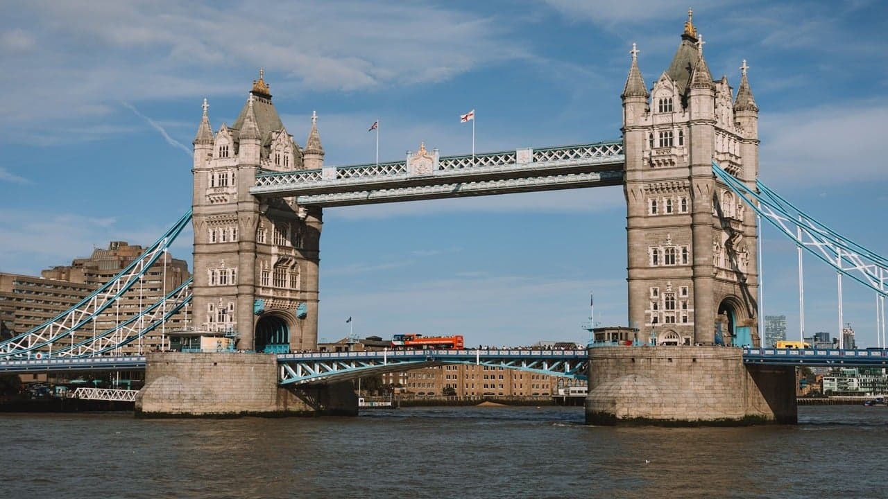 UK Unveils Final Crypto Rulebook as FCA Cuts Stablecoin Capital Floor