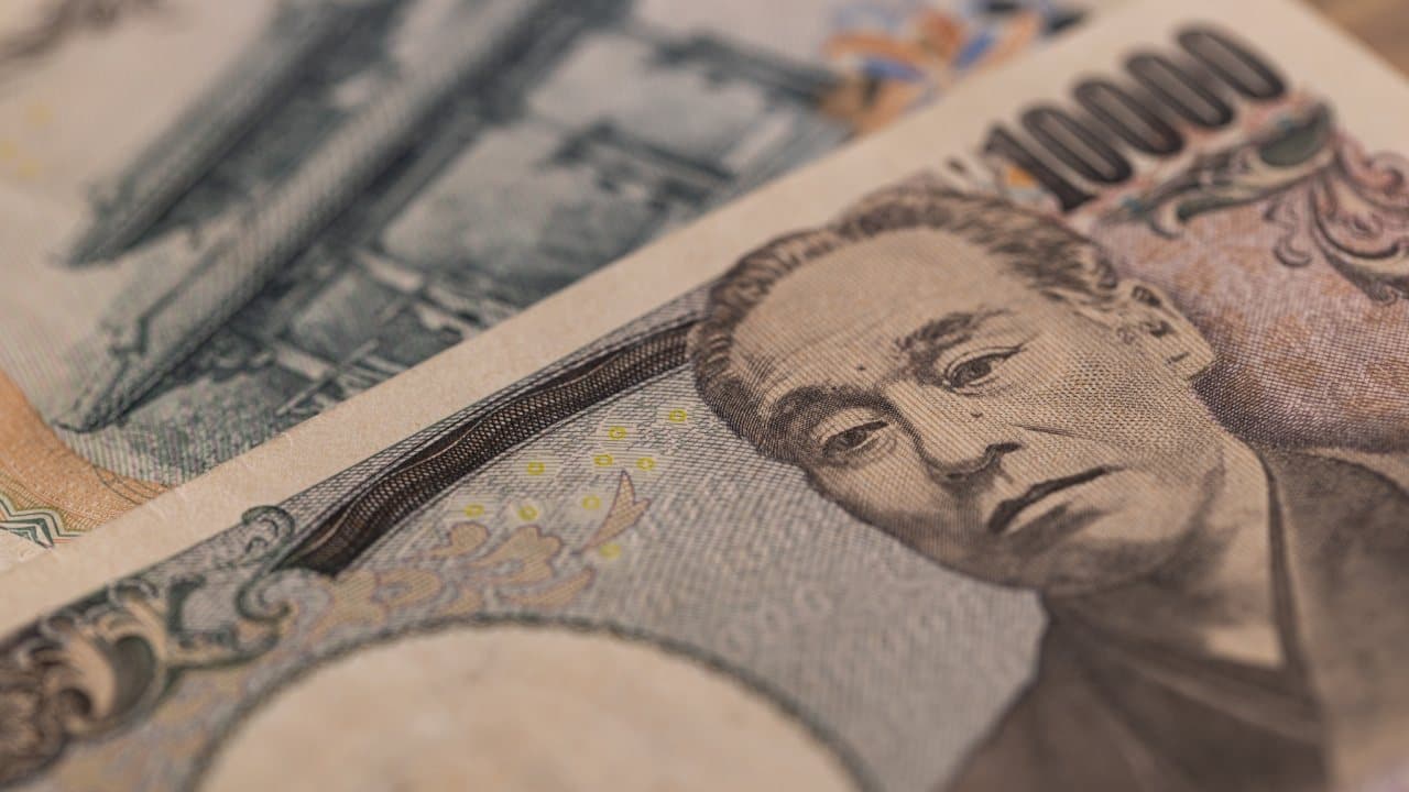 'The Clearest Macro Risk to Bitcoin': Why Bitfinex Is Warning Investors About the Yen Carry Trade