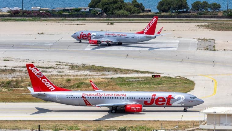 Aktien der britischen Fluggesellschaft Jet2 steigen um 9 %, nachdem ein Gewinn aus einer Treibstoff-Absicherung in Höhe von 536 Mio. US-Dollar die Befürchtungen hinsichtlich Reisen in den Nahen Osten ausgleicht