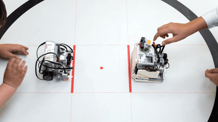 Après 100 heures d'impression 3D, un étudiant a fabriqué un bras modulaire pour sa sœur