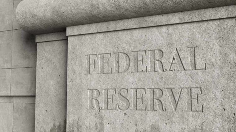 Forventningerne om en rentestigning fra Fed svinder, mens oddsene for en uændret rente i september tager føringen