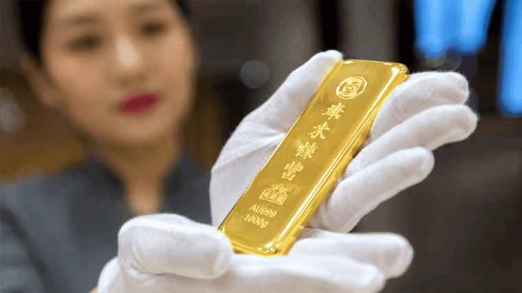 Gold Hits 2-Month High Above $4,400 as China Keeps Hoarding