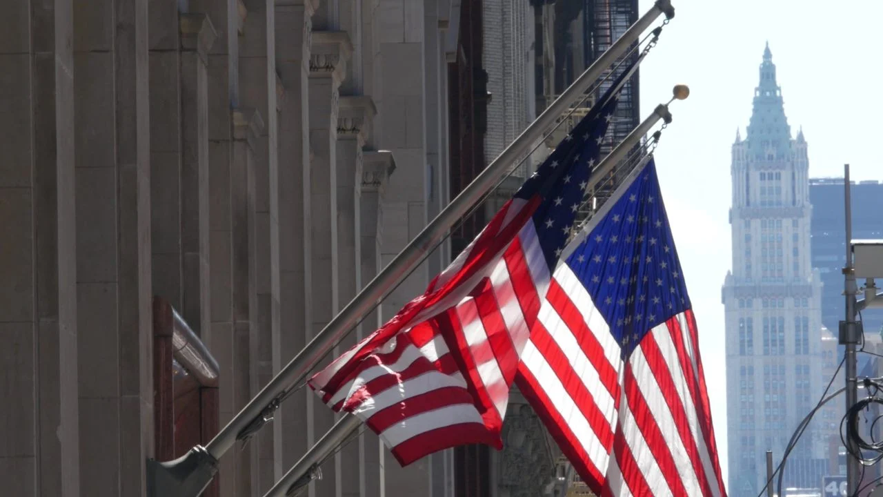 New York Warns of Fake Crypto and AI as Scam Losses Hit $8 Billion