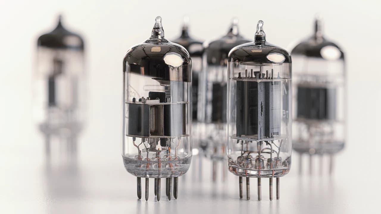 A 460-Vacuum-Tube Computer Shows What Modern Laptops Hide