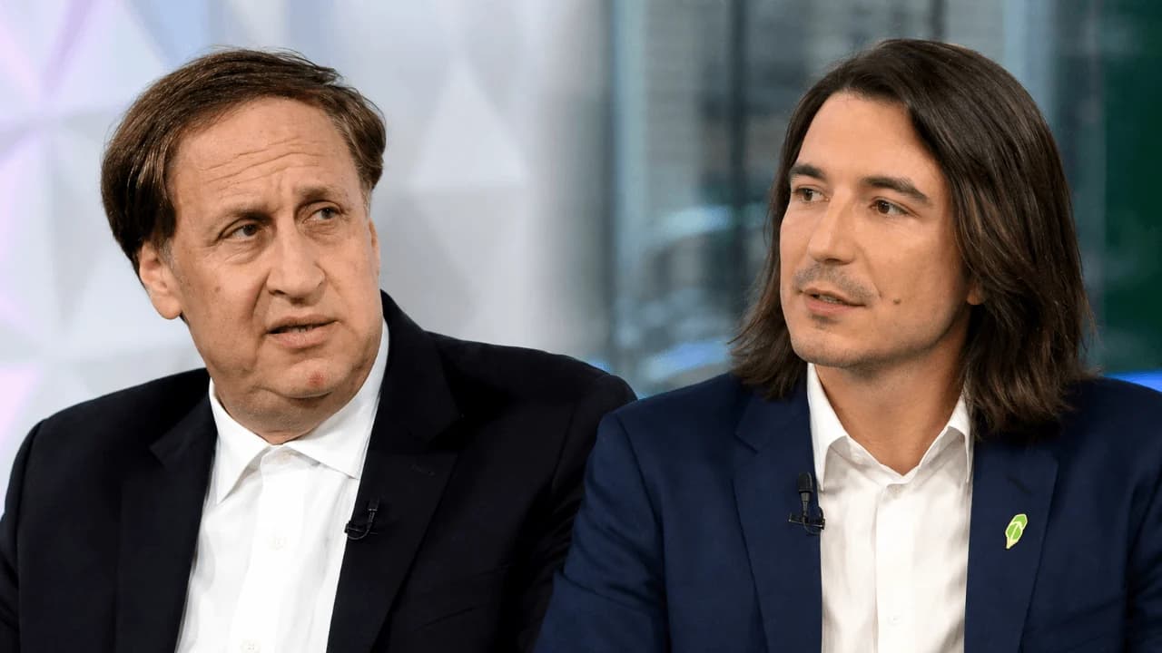 AMC CEO Demands Robinhood Halt Token Trading as Feud Erupts