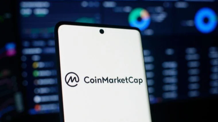 Coinmarketcap, di proprietà di Binance, acquisisce Coinglass mentre si intensifica il dibattito sui dati