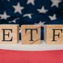 Bitcoin, Ether ETFs Lose $520M as XRP Bucks Fed Rate-Hike Selloff
