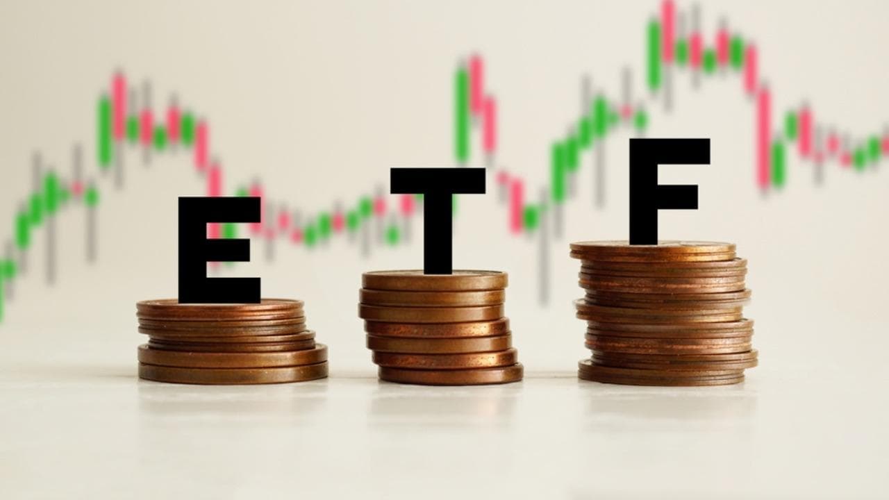 Ether, XRP and Solana Record Weekly Gains as Bitcoin ETFs Lose $463M
