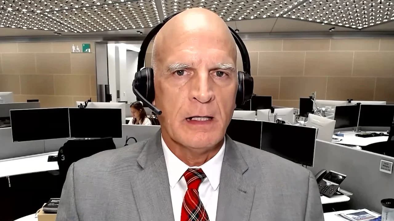 Bloomberg Analyst Warns Crypto Faces a Lose-Lose Scenario