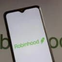 Robinhood Tops Binance bStocks With 862,800 Holders in 2 Months