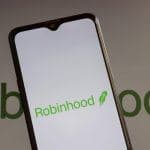 Robinhood Tops Binance bStocks With 862,800 Holders in 2 Months