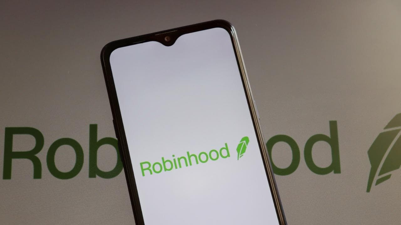 Robinhood Tops Binance bStocks With 862,800 Holders in 2 Months
