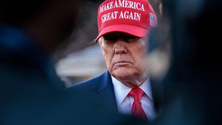 Il piano di Trump per un dividendo da 5.000 dollari non riesce a spingere il prezzo del Bitcoin oltre i 78.000 dollari