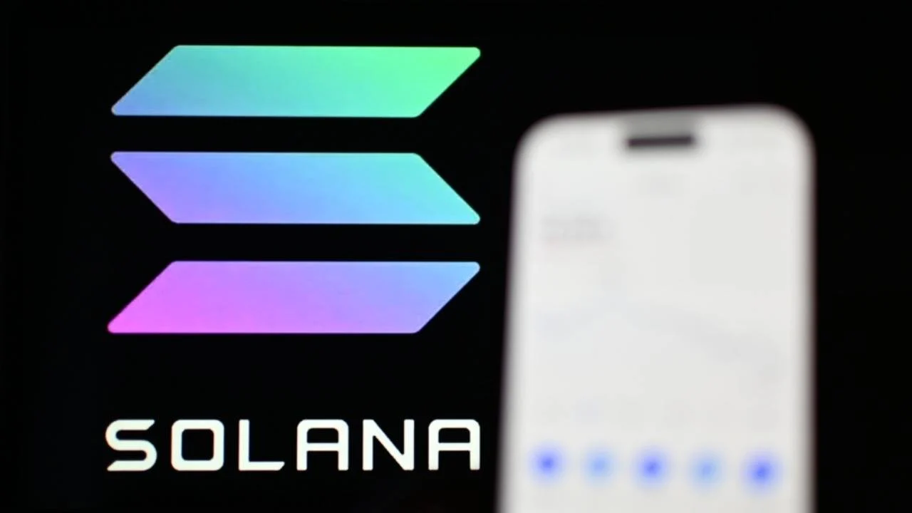 Solana erreicht 14 Millionen Stablecoin-Inhaber, während das Kartenvolumen die 1-Milliarde-Dollar-Marke überschreitet