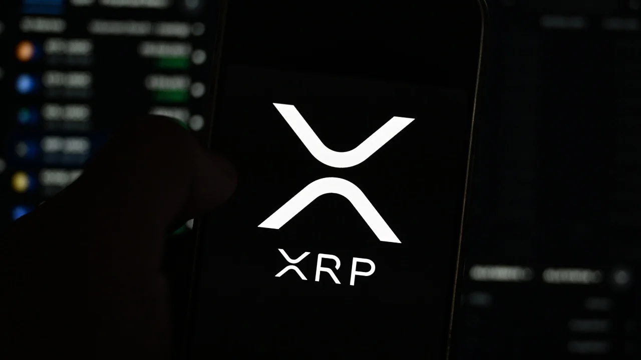 Ripple's Schwartz Slams Fee Metric as 100x XRP Fee Hike Is Floated