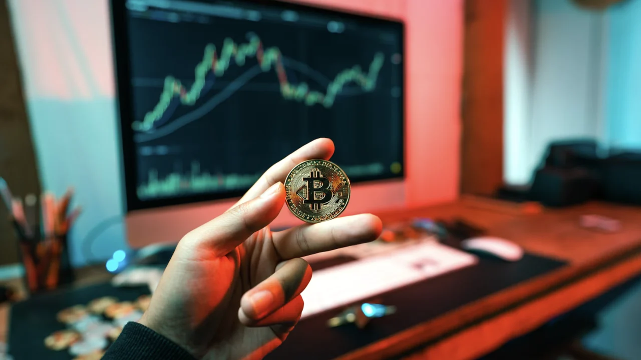 Bitpanda rutscht in die roten Zahlen, Chef geht zur Erste Group