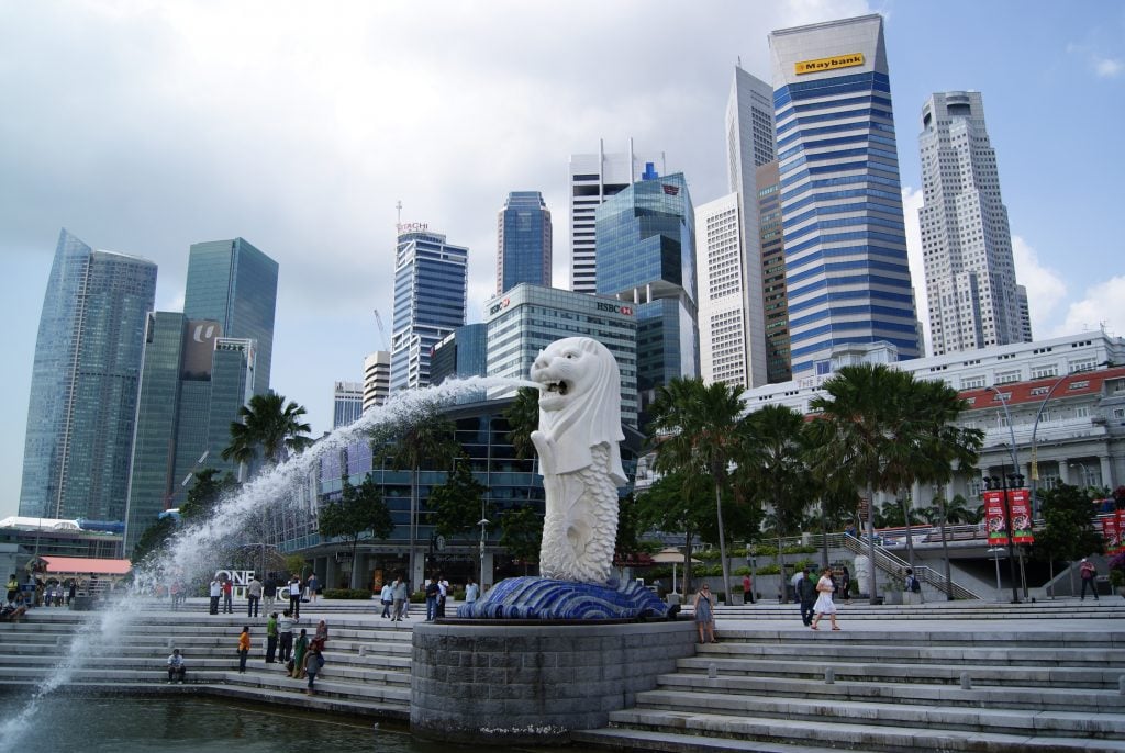 Singapore Cautiously Welcomes Crypto Bank Accounts, Fiat-Crypto Exchange