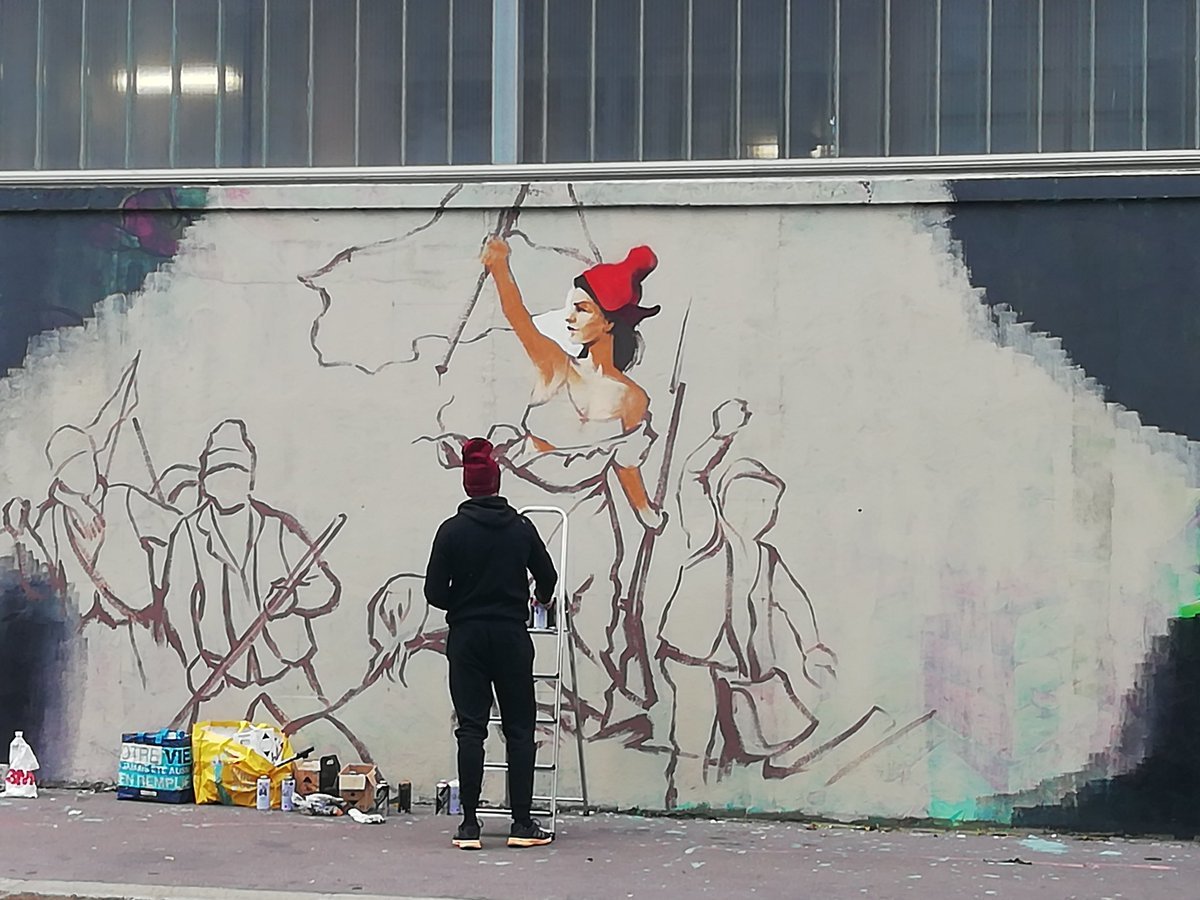 Street Artist Hides $1,000 in BTC Inside a Mural Depicting Paris Protests