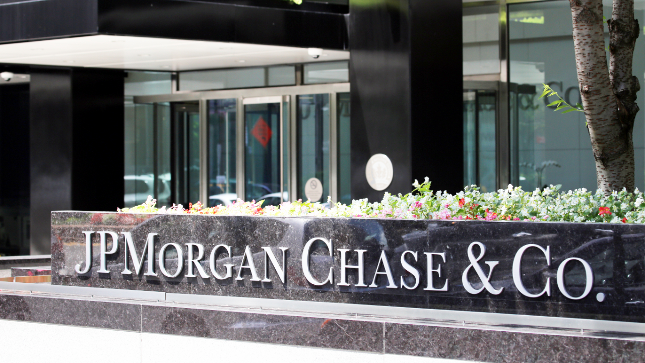 JPMorgan admite fraude y acuerda un acuerdo de miles de millones de dólares por comercio ilegal