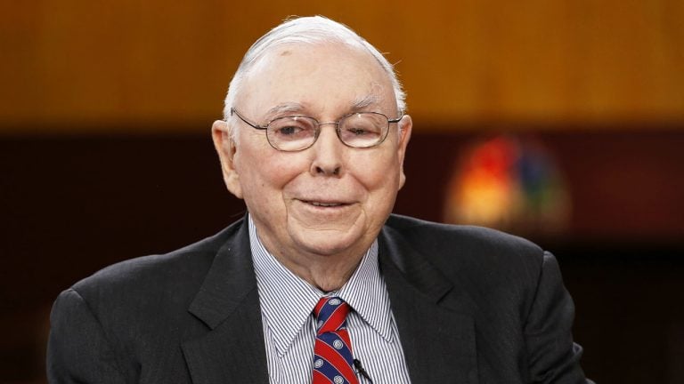 Berkshire Hathaway’s Charlie Munger Advises Investors to Never Buy Bitcoin or...