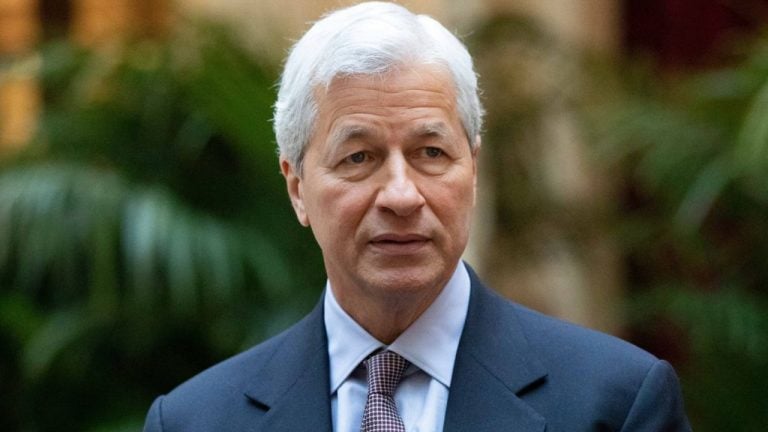 JPMorgan Boss Jamie Dimon Personally Advises People to ‘Stay Away’ From Cryptocurrency