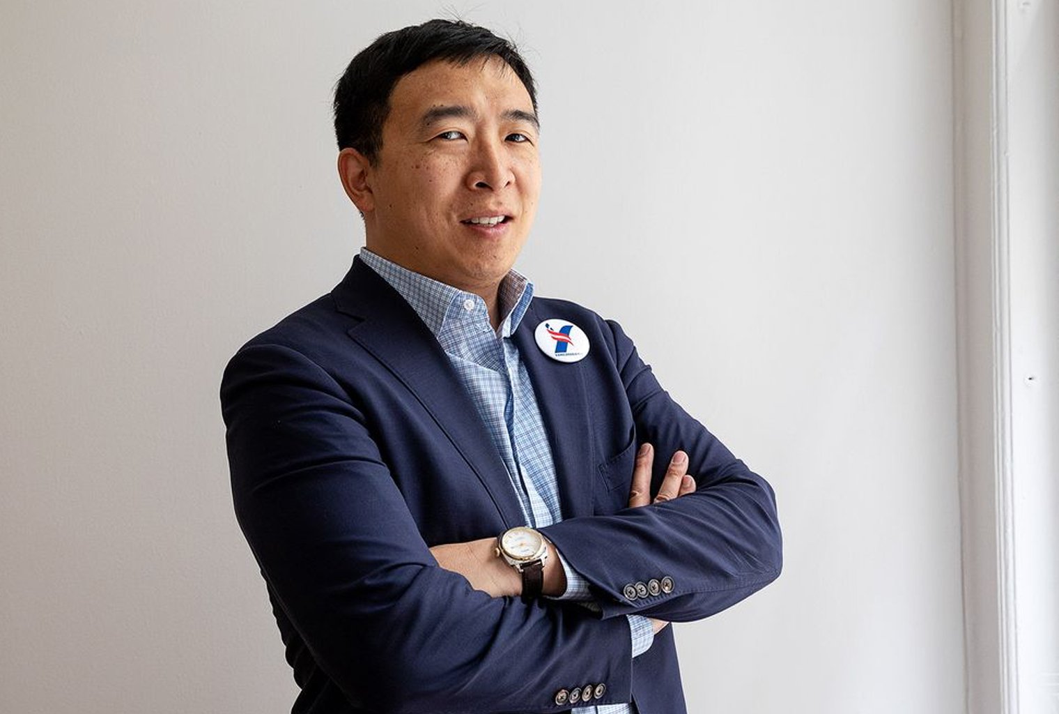 El candidato presidencial Andrew Yang habla sobre su plan para las criptomonedas